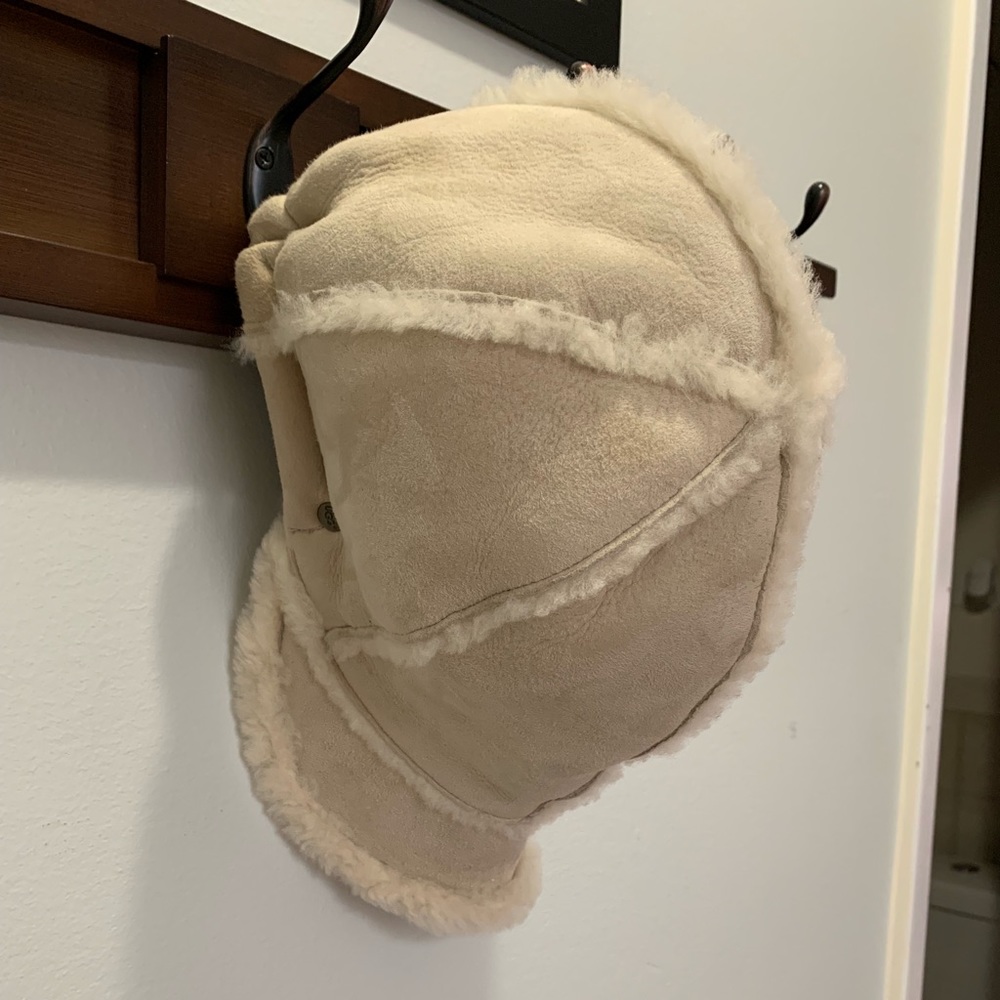 Ugg winter hat like new condition
